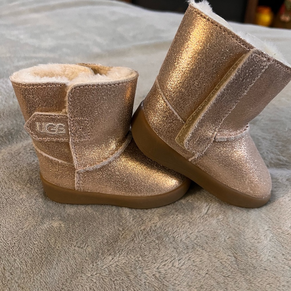 Start them young!!! Beautiful pink & silver UGG boots for baby!!